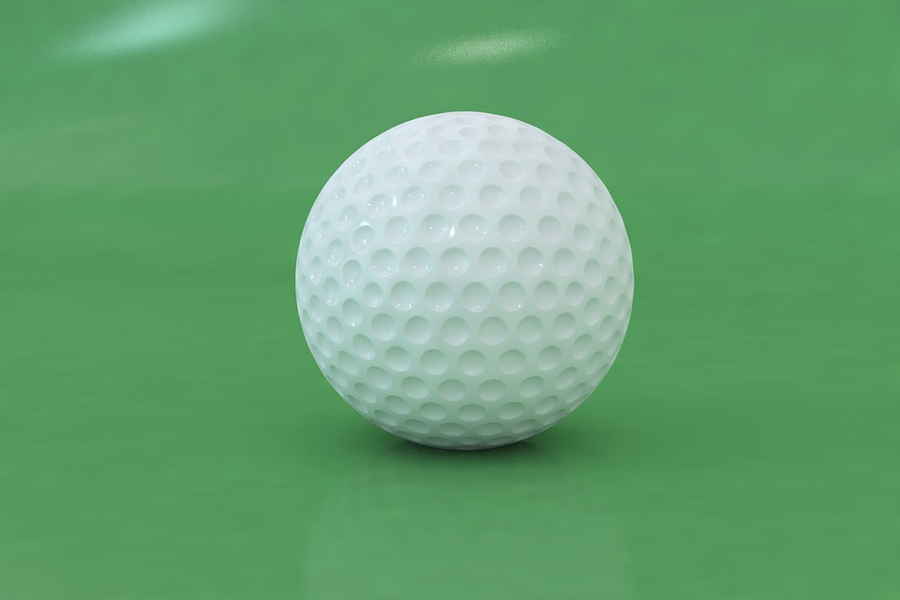 Ein Golfball zeichnet sich durch Dellen aus