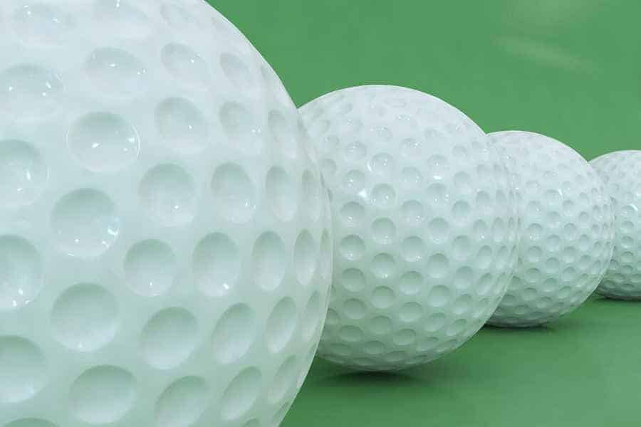 Ein Golfball besteht aus 3 Schichten
