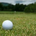 Ein Golfball sollte auch nach dem eigenen Handicap ausgewählt werden