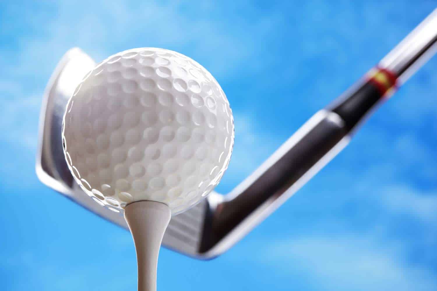 Golfball und Eisen (depositphotos.com)