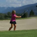 Ein Golf Outfit für Damen mit Rock