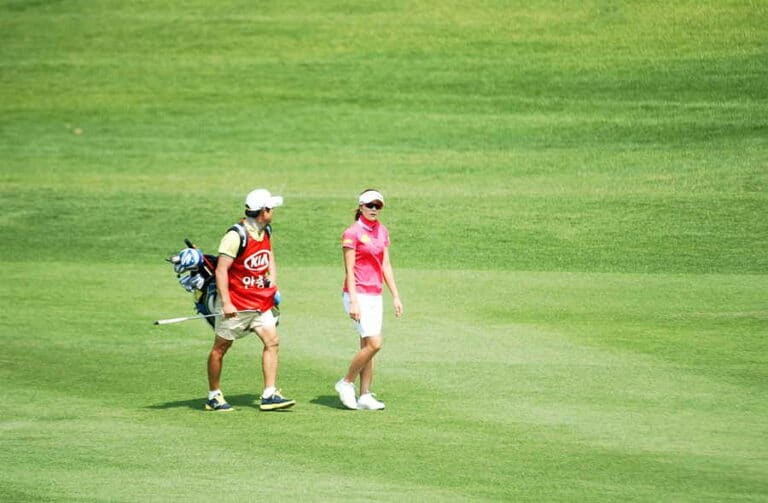 Die richtige Kleidung ist für den Golfsport für Damen und Herren wichtig